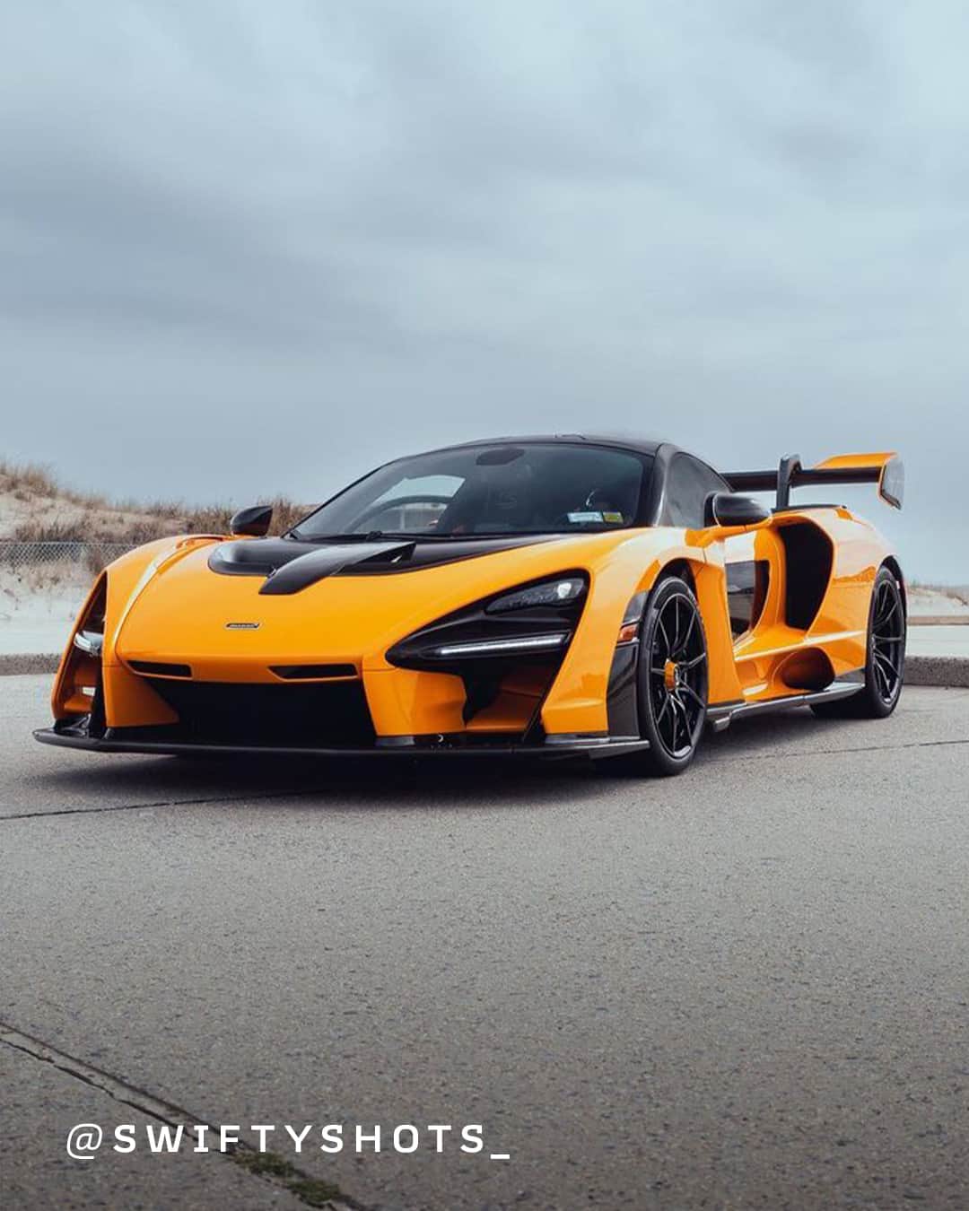 McLaren Automotiveのインスタグラム：「The McLaren Senna #McLarenSpotted by @swiftyshots_  #McLaren #McLarenAuto #McLarenSenna #Senna」