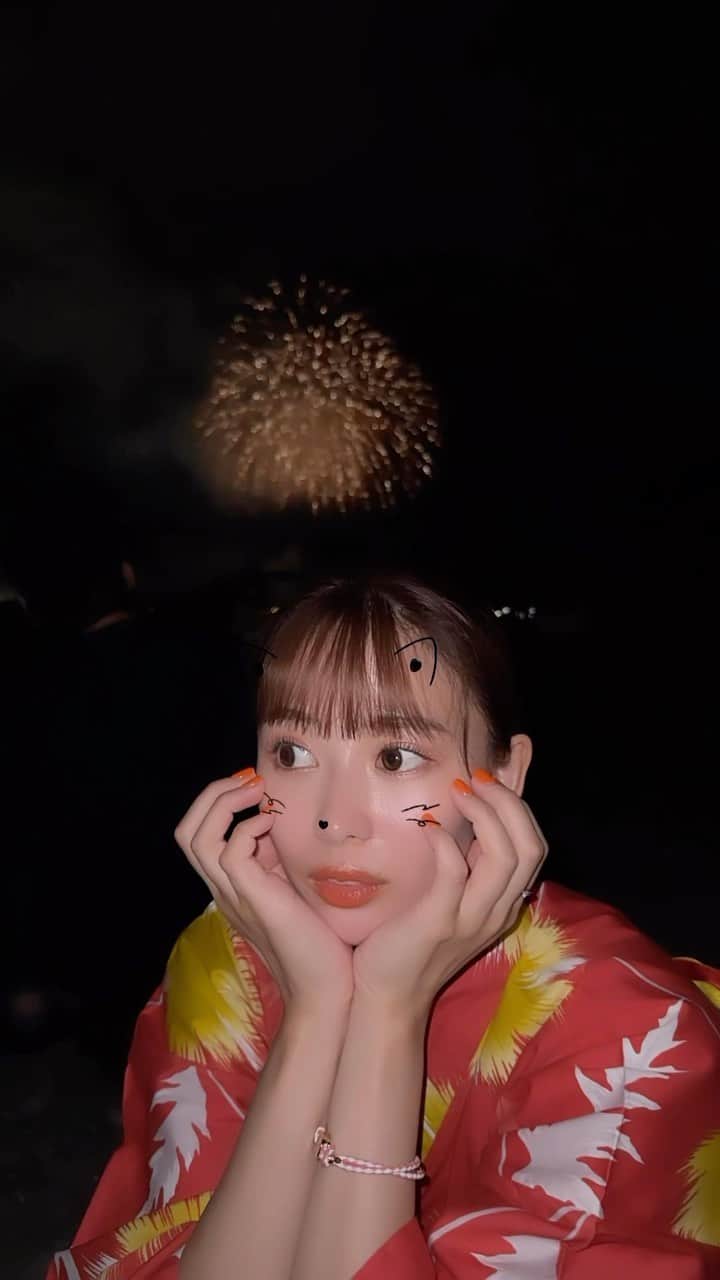 のインスタグラム：「. . 第70回安倍川花火大会　 ディズニードローンショーとスターマイン🎇🤍 . . #第70回安倍川花火大会 #ディズニーとスターマイン #花火大会  #ディズニーコラボ  #ディズニー花火」