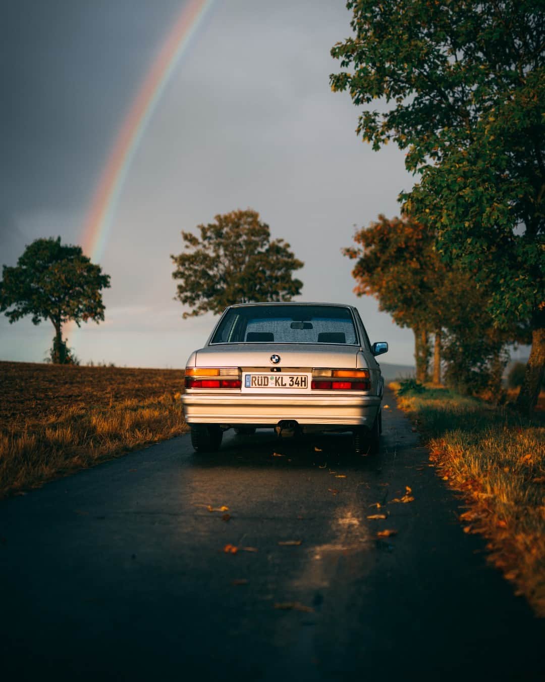 BMWのインスタグラム：「Old but gold.  📸: @m3.lnz #BMWRepost   The 1987 BMW 5 Series.  #BMWClassic #BMW #E28」