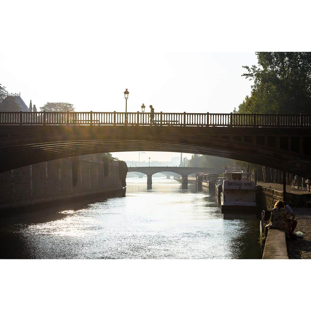 VuTheara Khamさんのインスタグラム写真 - (VuTheara KhamInstagram)「Summer Vibes in Paris 🌞💦 Which one do you prefer [1-10] . 1. Sacré-Cœur, Montmartre 2. Quai des Célestins, Paris Plage 3. Place de la République 4. Arc du Caroussel du Louvre 5. Petit-Pont-Cardinal-Lustiger 6. Escaliers de Montmartre 7. Place des Vosges 8. Rue Étienne Marcel 9. Le jardin des Arènes de Montmartre 10. Bastille Day 2023  #paris #summer #summervibes」7月22日 23時32分 - vutheara