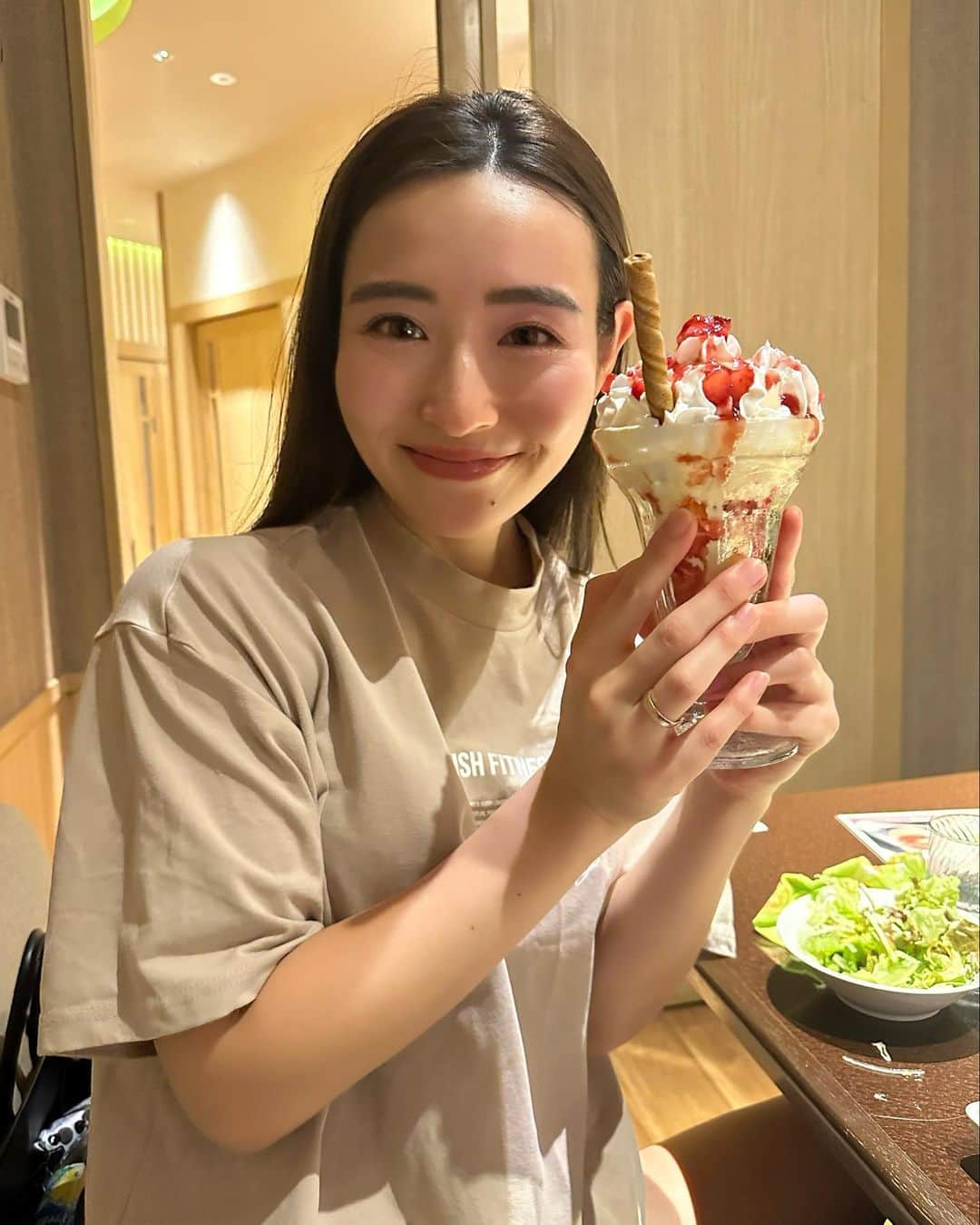 のインスタグラム：「てっちゃんさっちゃんなぎちゃんかんかん達とCoCo壱のつもりが亜李蘭(⸝⸝ ◜~◝⸝⸝)  はじめて地元のお高級焼肉きた！笑💕 おいちすぎやないかい!!! 凝縮です!!!(⸝⸝ ◜~◝⸝⸝)旨みも凝縮です!!!(ﾉ≧ڡ≦)🙌 定員さんもやさいすぎた( ˶>ᴗ<˶)💕 ありがとおおお🥰🥰🥰  #焼肉 #亜李蘭別邸   #福岡  #⭐️⭐️⭐️  #撮り方雑すぎてごめんなさい🤣」