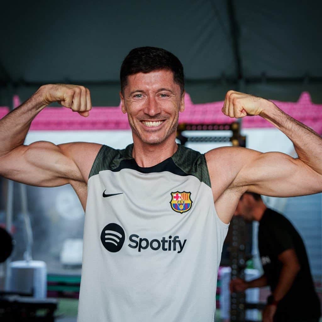 ロベルト・レヴァンドフスキのインスタグラム：「Match day in the USA 💪🏻  @fcbarcelona  #usa」