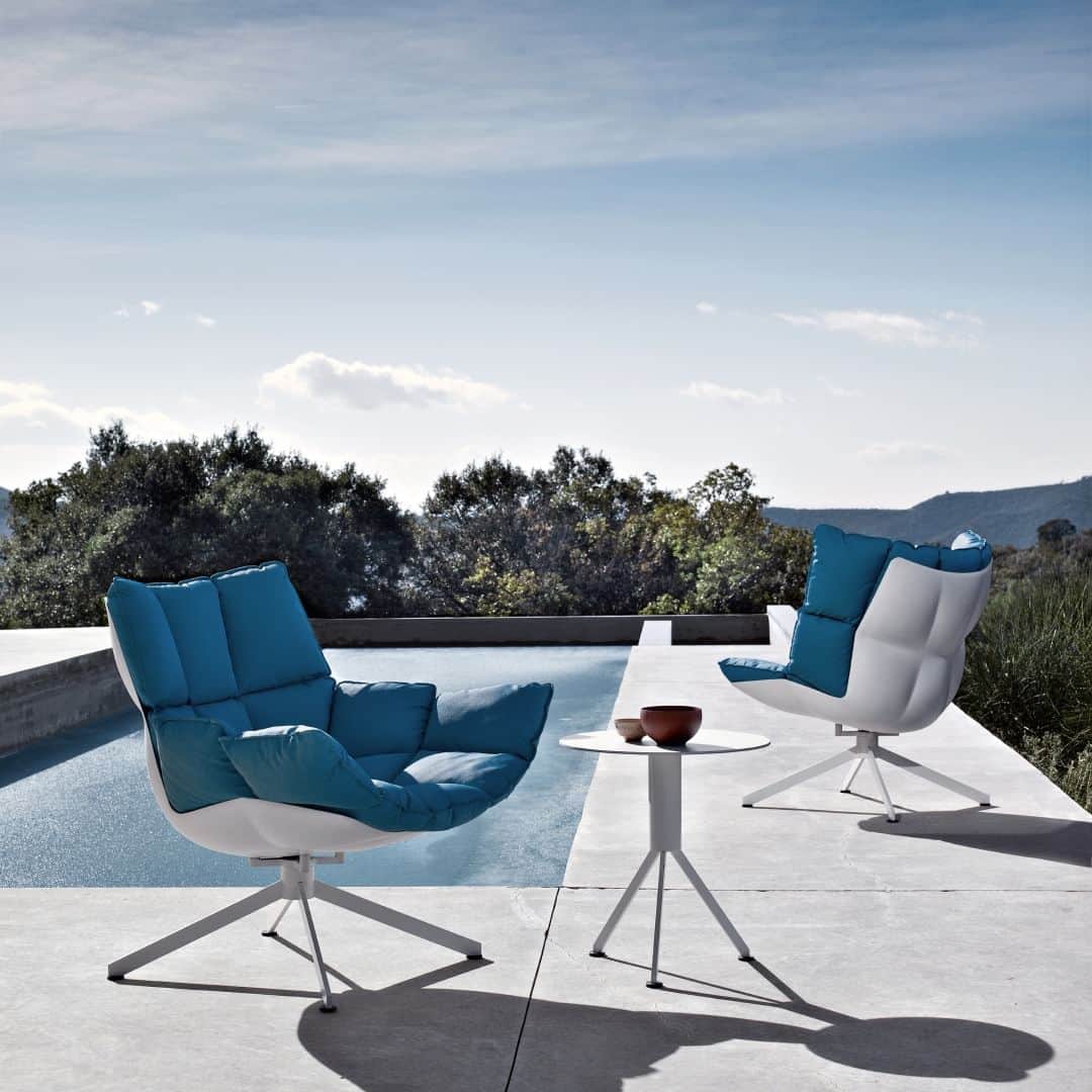 B&B Italiaのインスタグラム：「Patricia Urquiola's Husk Outdoor armchair is all about comfort and sustainability.  @patricia_urquiola  #bebitalia #design #OutdoorCollection」