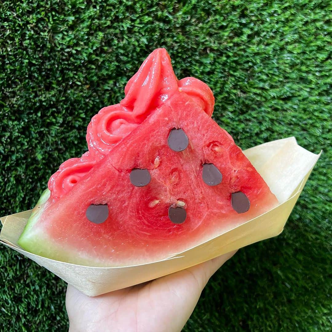 DOMINIQUE ANSEL BAKERYのインスタグラム：「Summer weekends mean it’s time for our What-a-Melon Soft Serve, available every Friday-Sunday here in Soho. Refreshing homemade watermelon soft serve with a hint of lime, swirled inside a slice of juicy fresh watermelon finished with tiny hand-cut dark chocolate seeds. 🍉🍦」