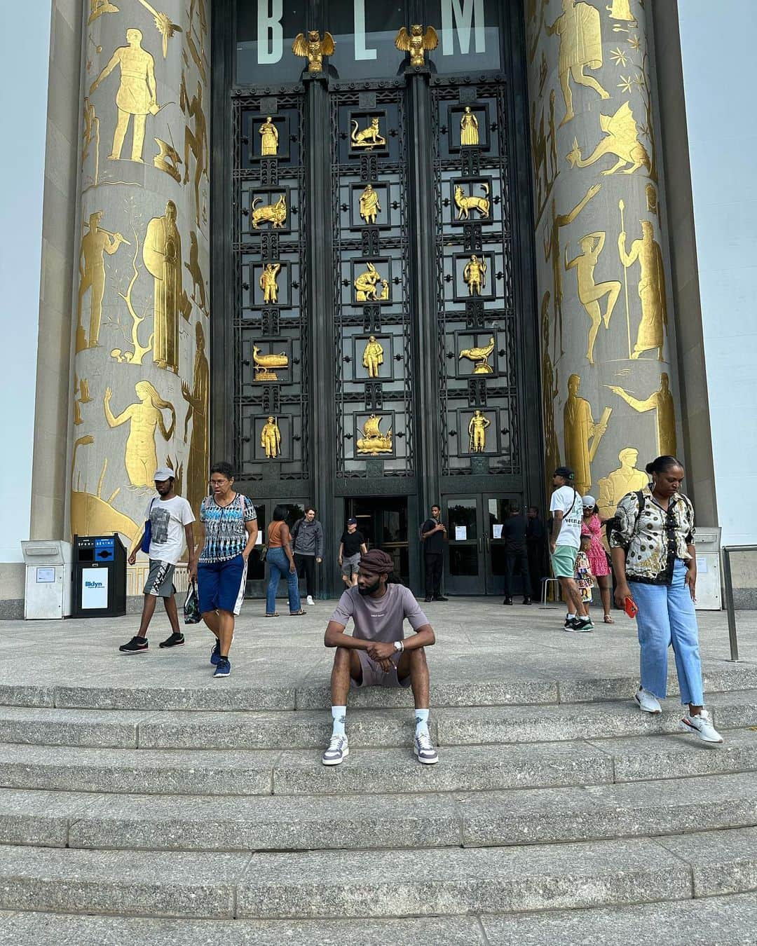 WRETCH 32さんのインスタグラム写真 - (WRETCH 32Instagram)「Had to check out #Thebookofhov whilst in New York, I’m always inspired when we’re in new places… the writing can literally be on the wall… imagine rewriting history with no pen 🫡」7月23日 0時03分 - officialwretch32