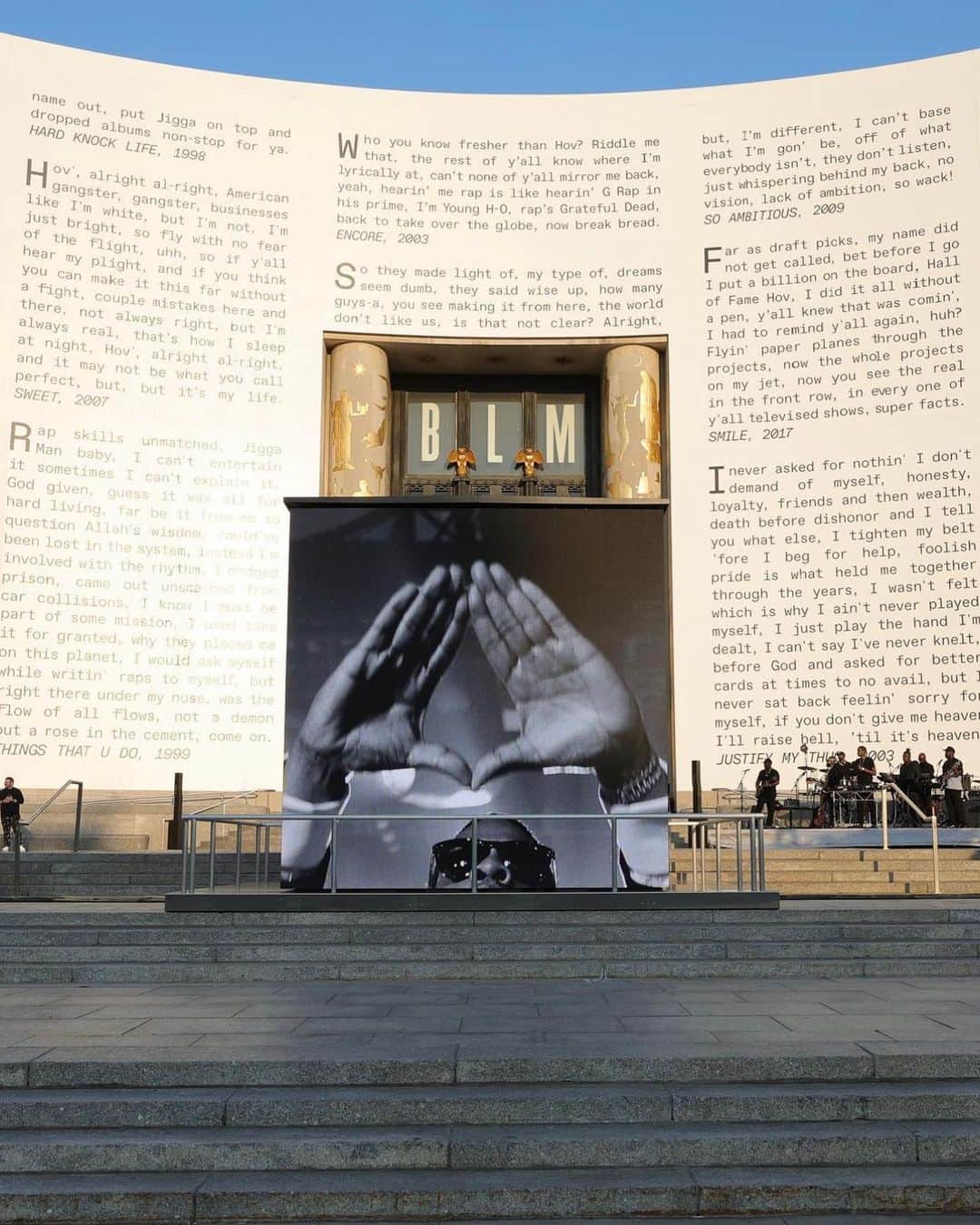 WRETCH 32さんのインスタグラム写真 - (WRETCH 32Instagram)「Had to check out #Thebookofhov whilst in New York, I’m always inspired when we’re in new places… the writing can literally be on the wall… imagine rewriting history with no pen 🫡」7月23日 0時03分 - officialwretch32