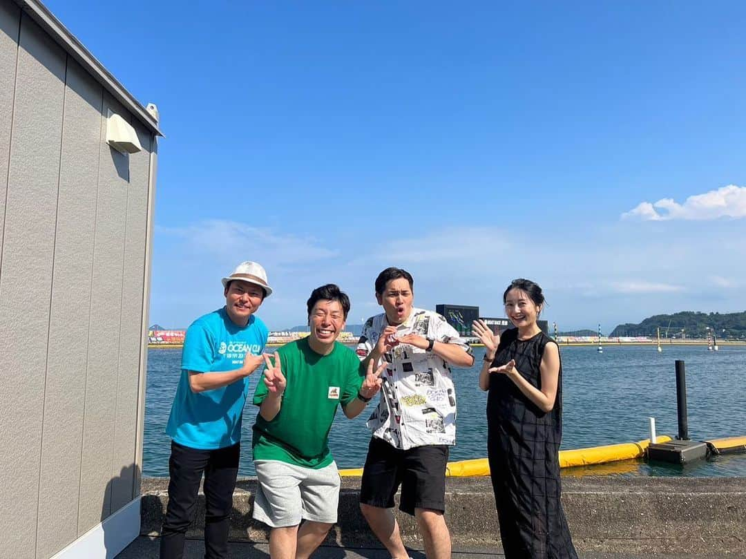 篠栗たかしのインスタグラム：「BOATRACE児島 ありがとうございましたー！！ ステージ2回と、YouTube配信にお邪魔させていただきました！！！ 天気も良く、最高に楽しい一日になりました！！！ あとは、舟券さえ当たっていれば… 次回は絶対万舟券獲ります！！  帰りに、児島ジーンズストリートにも行きまして、 カッコいいジーンズたくさん見て帰りました！  #岡山県  #ボートレース児島  #児島ジーンズストリート」