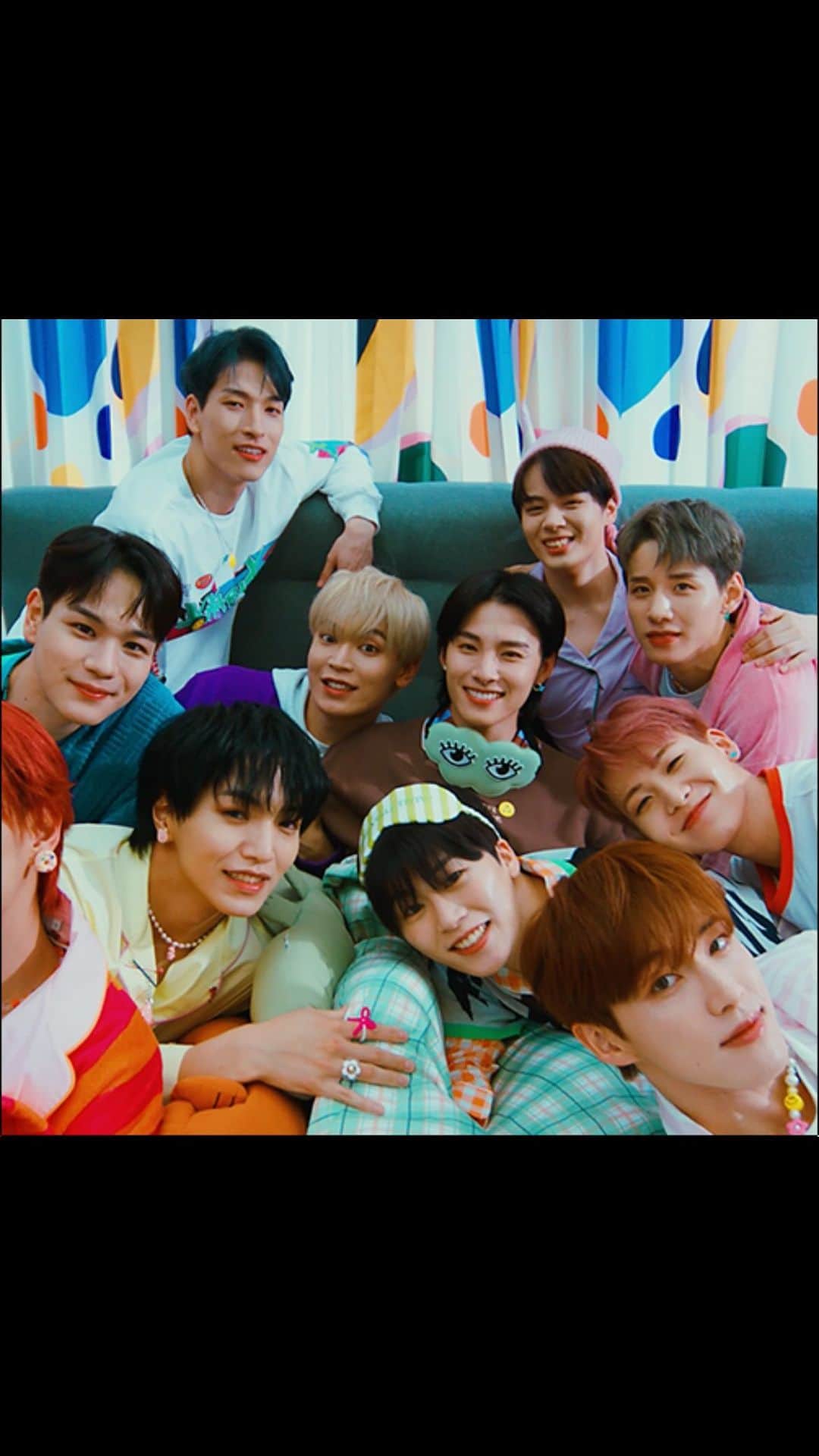 のインスタグラム：「JO1｜'NEWSmile' Official MV  𝐍𝐄𝐖 𝐒𝐈𝐍𝐆𝐋𝐄 '𝐍𝐄𝐖𝐒𝐦𝐢𝐥𝐞'  ˗ˏˋ𝐂𝐃 𝐆𝐎𝐎𝐃𝐒 ˎˊ˗ 2023.7.24(Mon) RELEASE  #JO1 #NEWSmile」