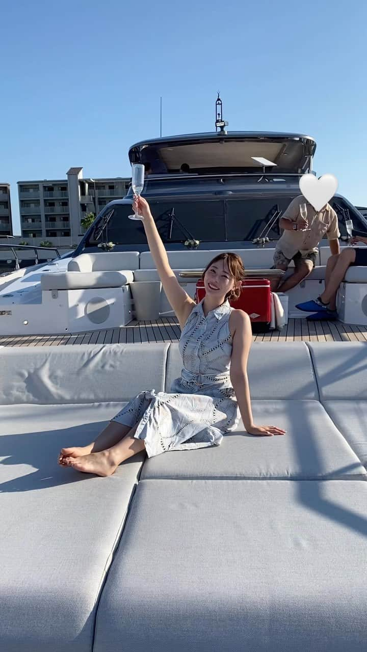 karen okajimaのインスタグラム：「芦屋の花火大会🎇最高でした🤍 友達の、ビッグな友達の🚢にご招待してもらって見てきました✨ 船も花火も素敵すぎて感動🥹！！ 次は淀川花火🤗💕  花火は動画よりやっぱり実物の方が綺麗やね🥹🥹  #芦屋の花火大会 #芦屋花火大会 #芦屋浜 #芦屋マリーナ #花火大会2023」