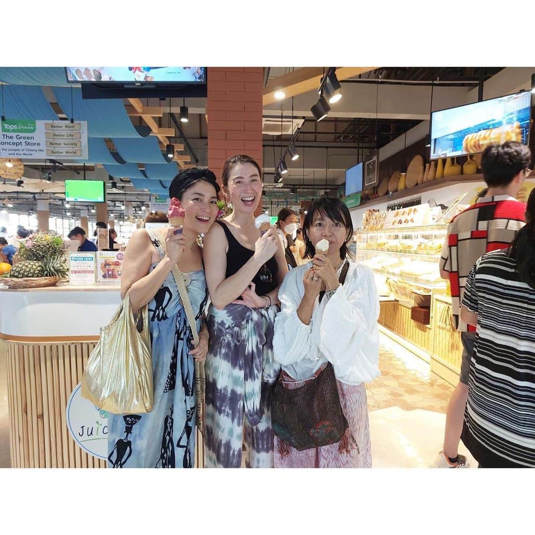 桃生亜希子さんのインスタグラム写真 - (桃生亜希子Instagram)「チェンマイ🍌🥥❤️‍🔥🌞✨🔥 生きてる！」7月23日 0時23分 - pinokosugar
