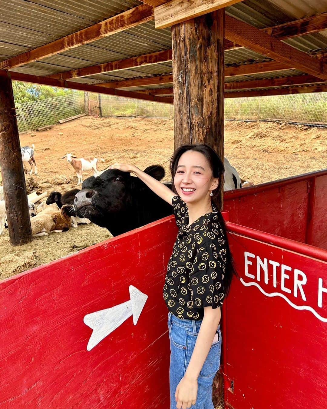 木村心美さんのインスタグラム写真 - (木村心美Instagram)「牛さんと会えて幸せそう、、、ヤギさんもhi！🥰🥰🥴」7月23日 0時34分 - cocomi_553_official