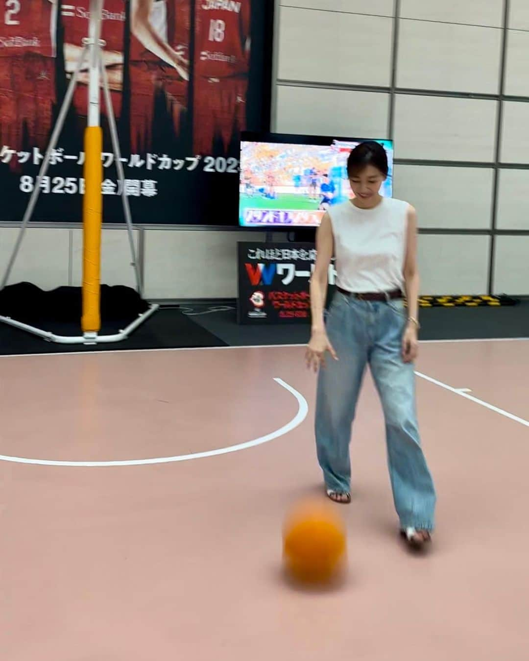 畑下由佳さんのインスタグラム写真 - (畑下由佳Instagram)「日テレのロビーでバスケ🏀 楽しい会社です⛹️  #バスケットボール #🏀」7月23日 0時30分 - y_hatashita