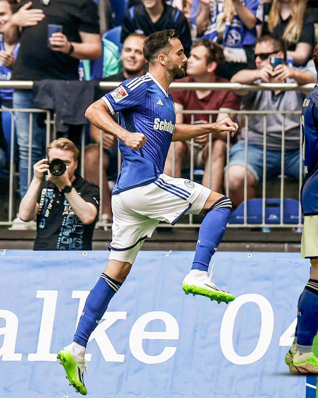 ケナン・カラマンのインスタグラム：「⚒️」