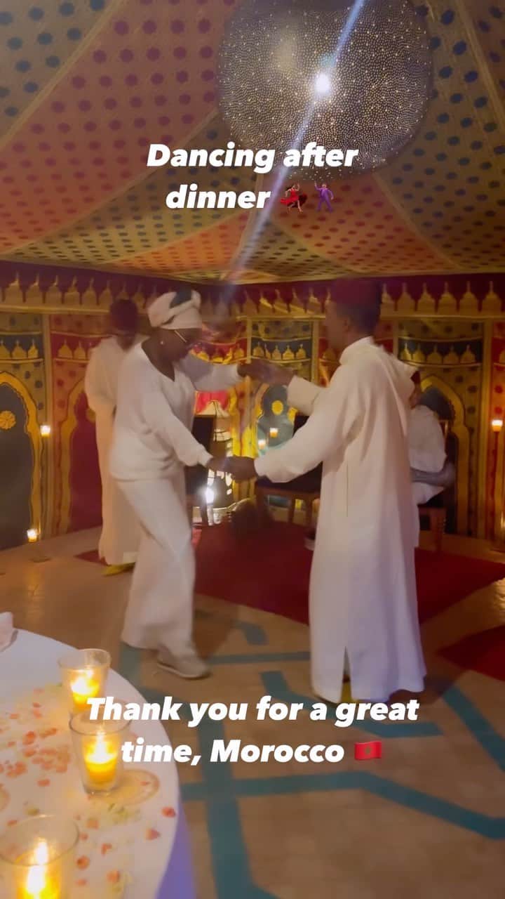 オプラ・ウィンフリーのインスタグラム：「I spent two beautiful days in Marrakesh, Morocco, which wasn’t enough time to experience so much magnificent culture. But I did get to explore Souk Semmarine, indulge in a thrillingly delicious meal underneath a Moroccan tent, learn about the art of rug making (especially how they’re made with the consortium of 360 women), and dance the night away! Thank you for a soul filling time, Morocco 🇲🇦」