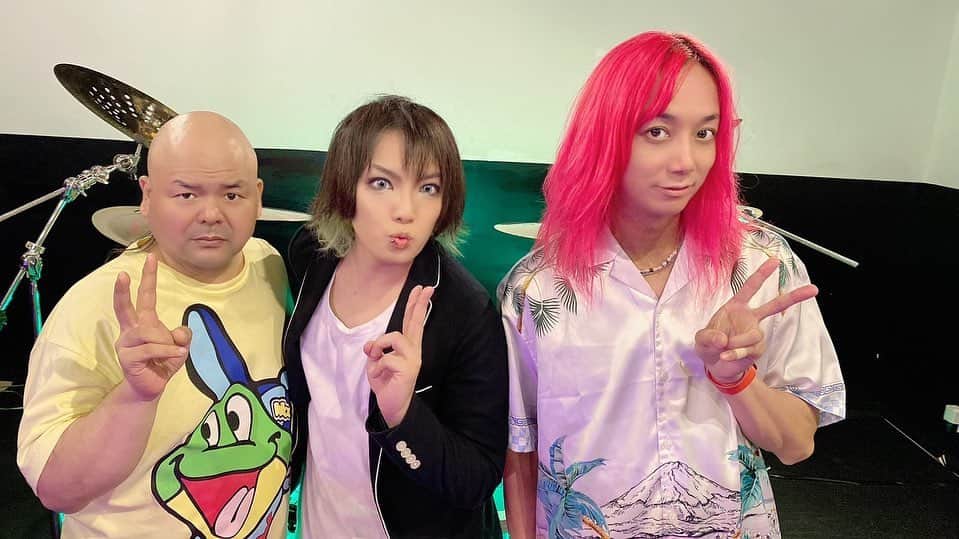 靖乃のインスタグラム：「本日の『スリーポイントシュート』with YAMATO、皆様ありがとうございました‼️ めっちゃ楽しかったなぁ〜 素敵な瞬間がいっぱいで幸せでした🌹  みんなにも楽しんで貰えたハズ‼️と信じて次回も頑張ります🌟  #靖乃 #ハイダンシークドロシー #淡路島 #ピン毛 #3ps」