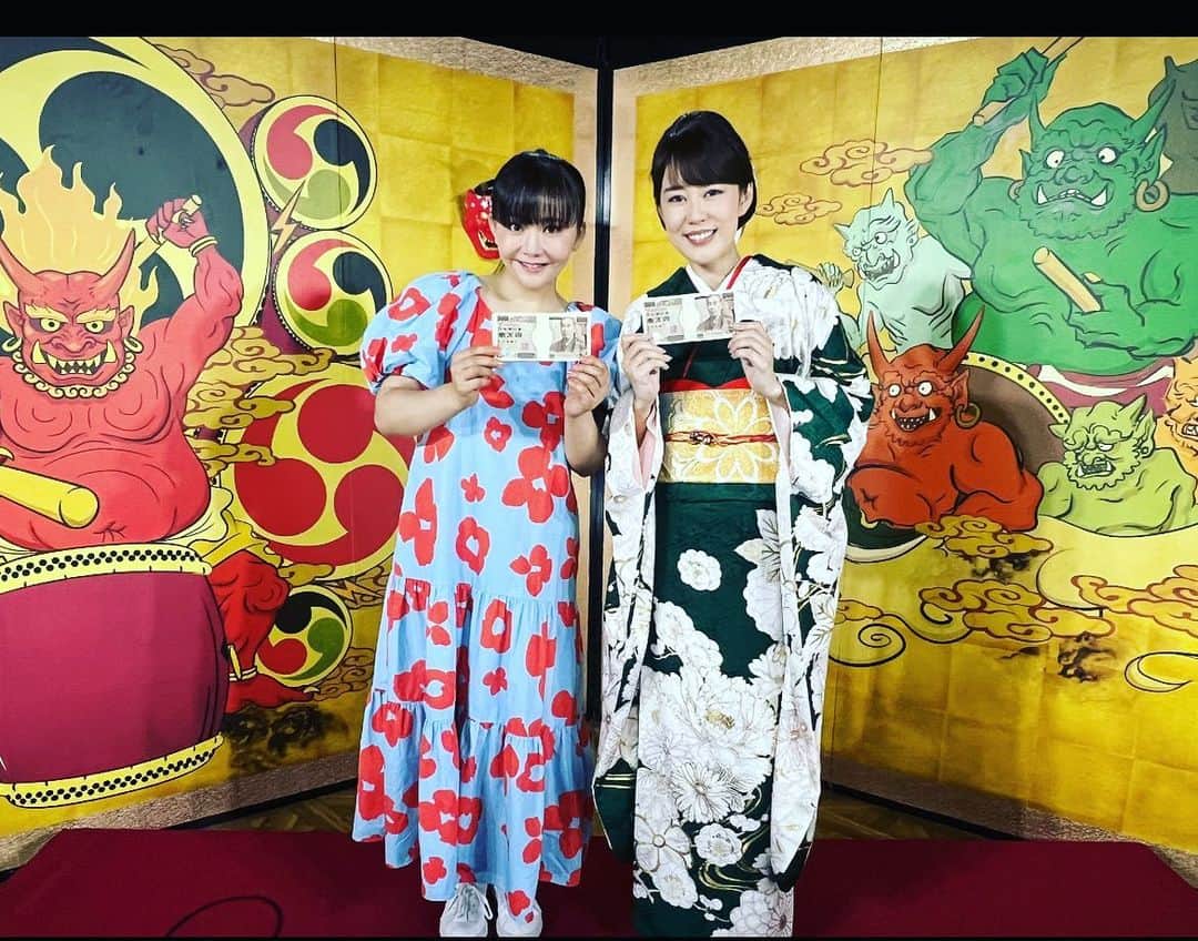 華原朋美のインスタグラム：「千鳥の鬼レンチャン見て頂きありがとうございました🙇‍♀️‼️⭐️⭐️やっと10連ちゃんで100万円ゲット⭐️今回は丘みどりさんとタッグ組んで責任重大でした😣かまいたちにピンクのレオタードを着せるのにずっと頑張ってきたから達成感めちゃめちゃありますっ💩 かまいたちのピンクのレオタード姿💓💓永久保存版💕次はギャルメークしてルーズソックスのセーラー服かなっ笑 #華原朋美　＃丘みどり　#千鳥の鬼レンチャン　#かまいたち　#ピンクのレオタード」