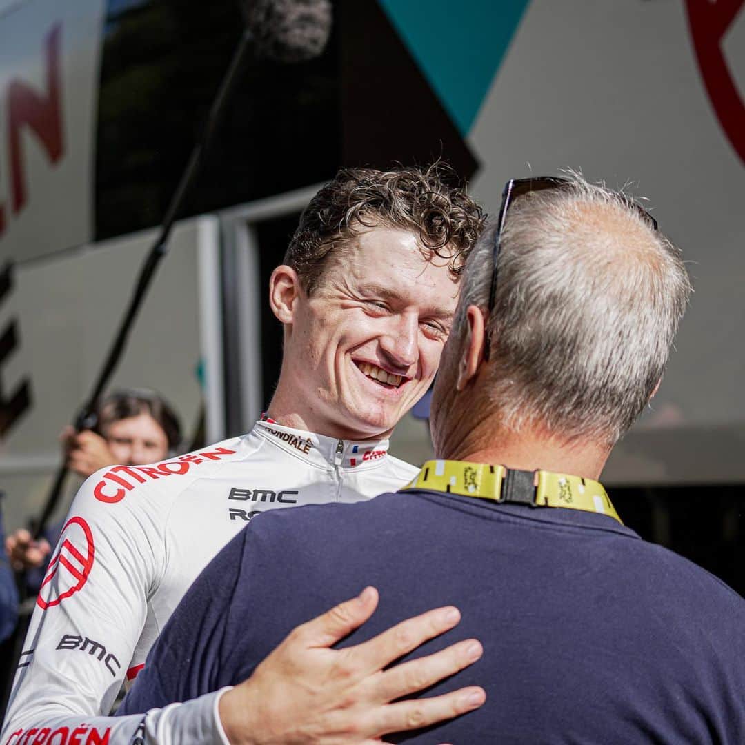 Citroënさんのインスタグラム写真 - (CitroënInstagram)「🇫🇷 @letourdefrance   🥈 Conclure le Tour de France avec une 2e place au sommet du Markstein parmi les champions 🔥 Un grand bravo à Felix, à toute l’équipe et à l’ensemble du staff 🙌  🥈 Concluding the Tour de France with a 2nd place at the summit of Markstein among the champions 🔥 Congrats to Felix, the whole team and the entire staff 🙌  #AG2RCITROËNTEAM #RoulonsAutrement #RideDifferently - © Getty / KBLB」7月23日 2時11分 - citroen