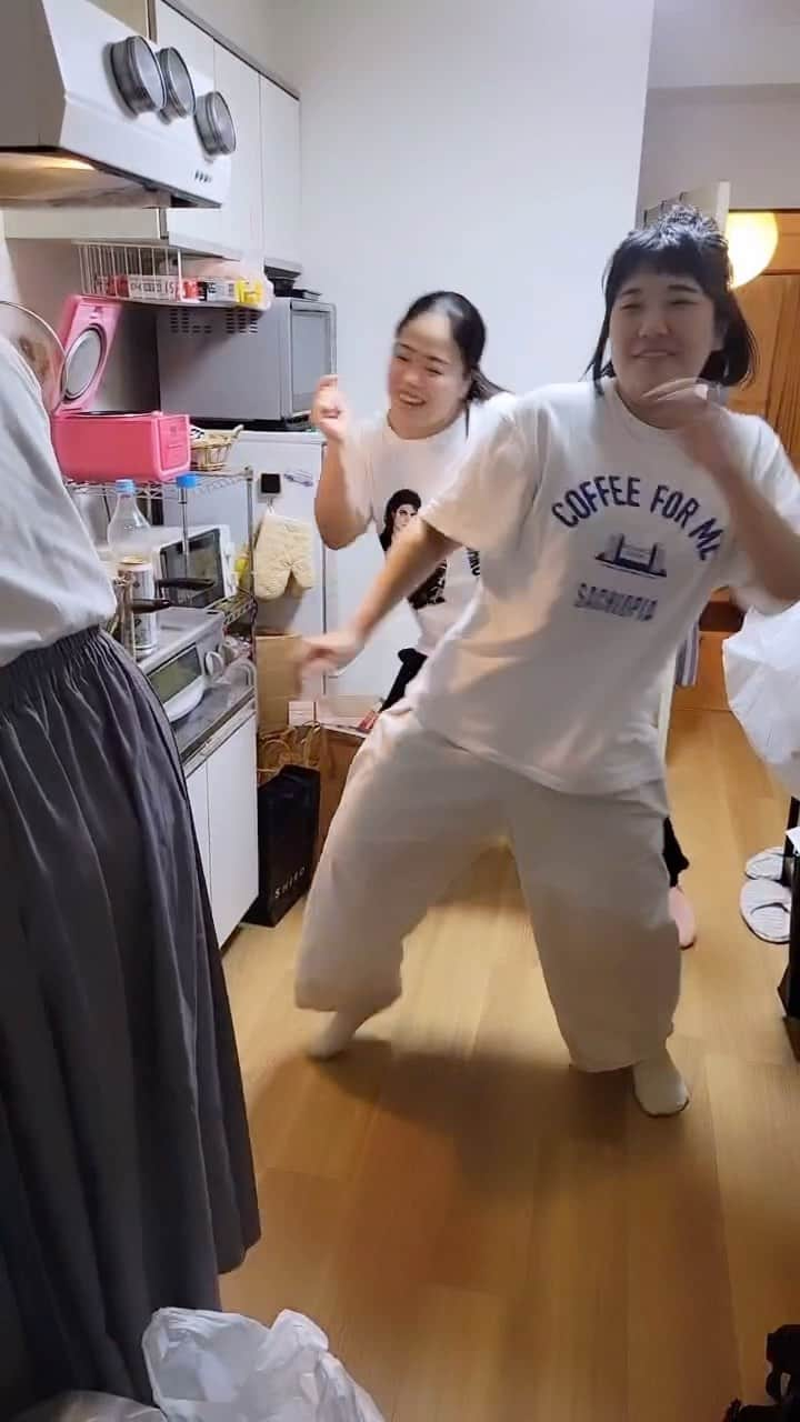 大納言光子のインスタグラム：「餃子パーティーセッション  #aiko  #freestyledance  #dumplingparty  #dancesession  #japanesecomedian」