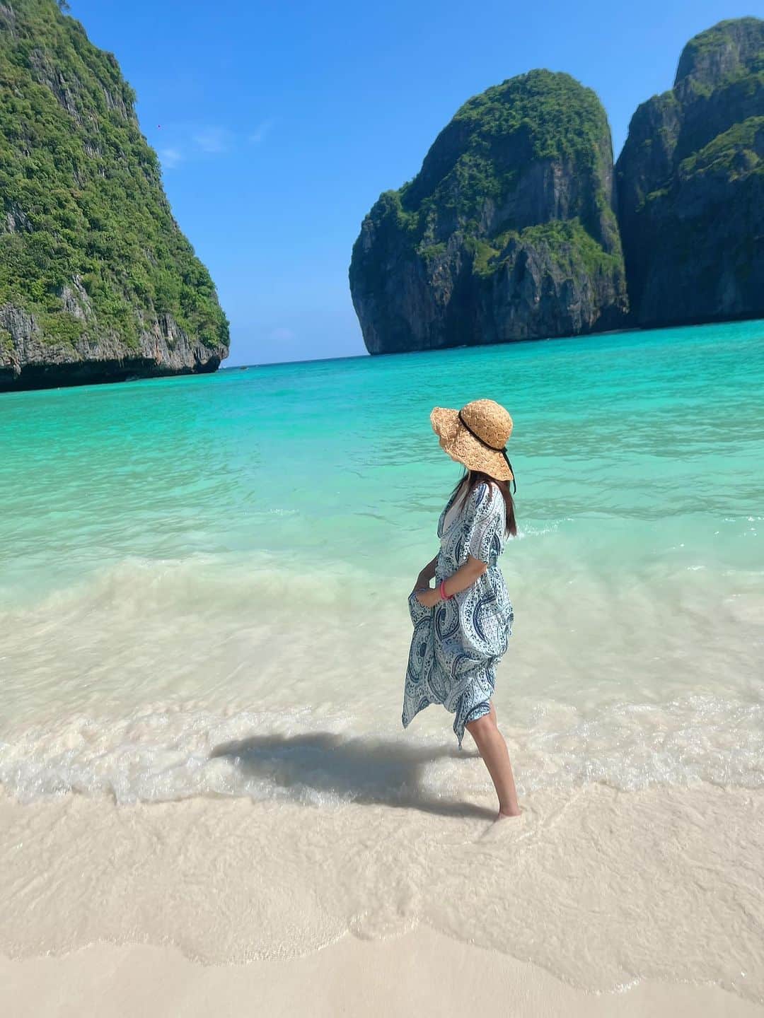 NANAさんのインスタグラム写真 - (NANAInstagram)「タイでは初めてピピ島にも行ってきたよ☺️ the beachって映画でも話題になった綺麗な海 最高でした✨✨」7月23日 2時31分 - nana.suger