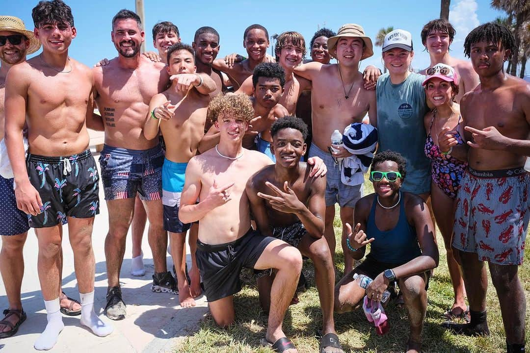 ジョッシュ・マレーのインスタグラム：「Saying yes to help serve these 22 amazing young men on a church retreat with @bcinsideout this week in Daytona Beach was one of the best things I’ve done in my entire life.  2,600 high school students from in and around Atlanta made the trip and I had the privilege to help lead these rising Juniors in small group sessions and be with them throughout the days and nights during prayer, worship, beach volleyball (we made the Final 4 - so proud of them!) and a ton of other activities.  This week brought me to tears more times than I want to admit.  I’m so proud of these guys and all of the students who went all in this week.  They’ve inspired me beyond measure, I’m truly grateful for each and every one of them 🙏🏼 - SWIPE to see more pics of the trip. #buckheadchurch #insideoutdaytona2023」