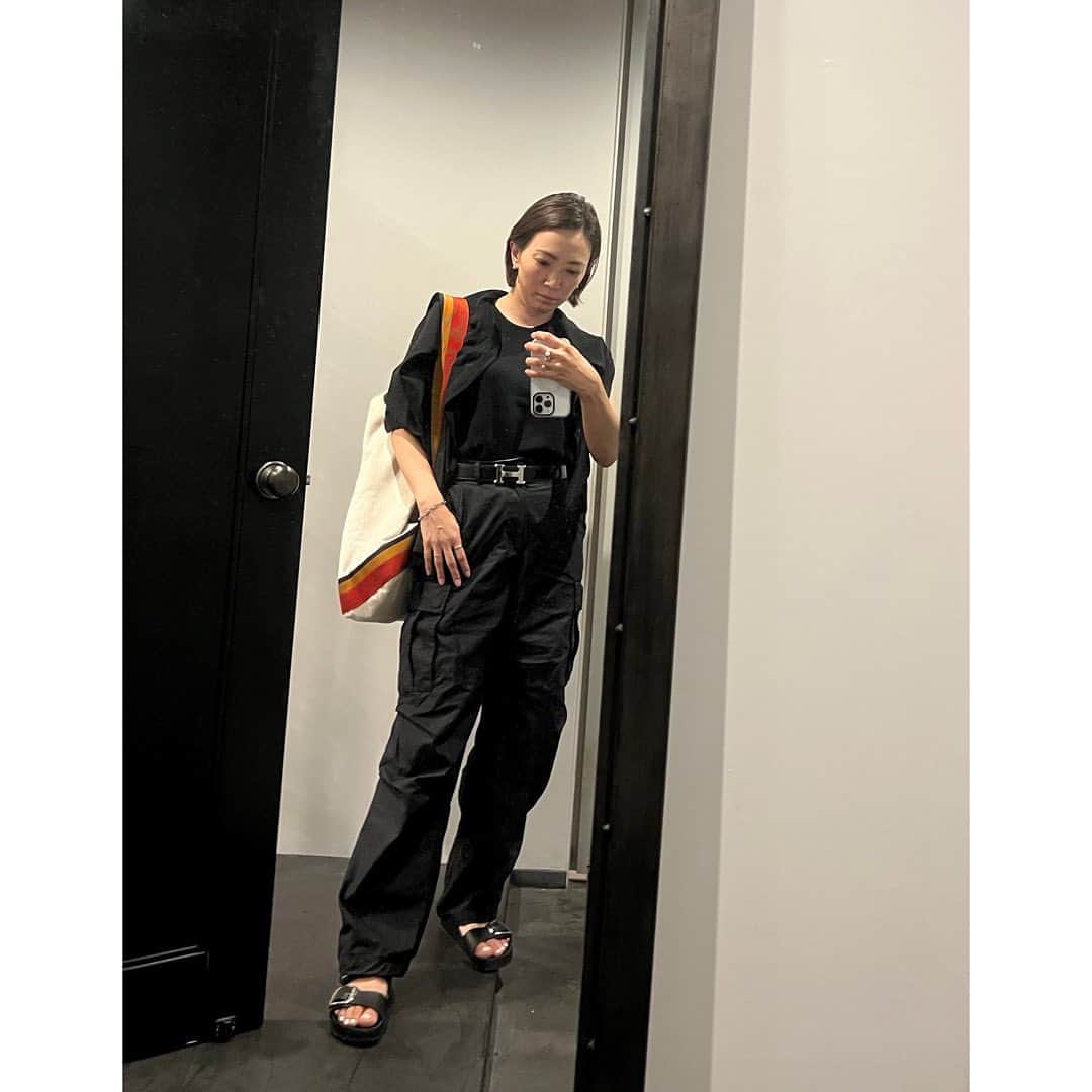 高橋志津奈のインスタグラム：「ある日のコーデ . 久々にエルメスのヴィンテージで色を入れてみた日❤︎ . #shizunascoordinate」