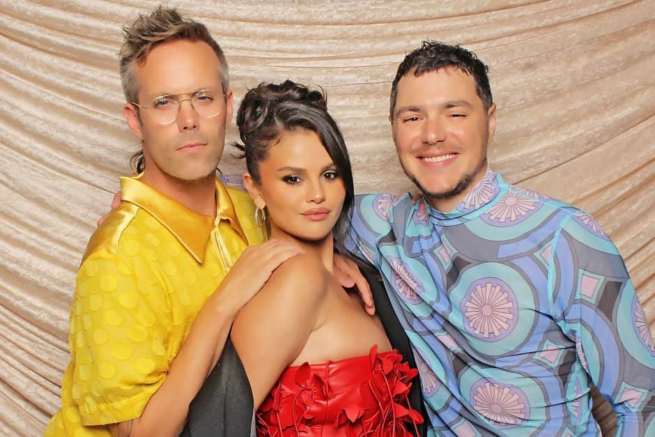 ジャスティン・トランターのインスタグラム：「It’s giving it’s my birthday I’ll look flawless if I want to!! Happy Bday Sel. Your kindness is the only thing that outshines your beauty.」