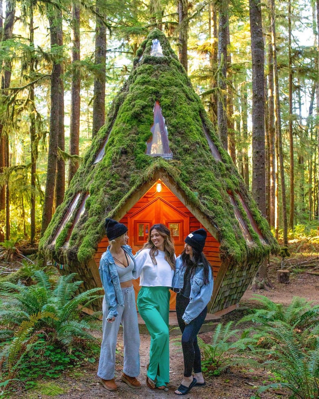 サラ・ジーン・アンダーウッドのインスタグラム：「Some much needed girl time 🥰」