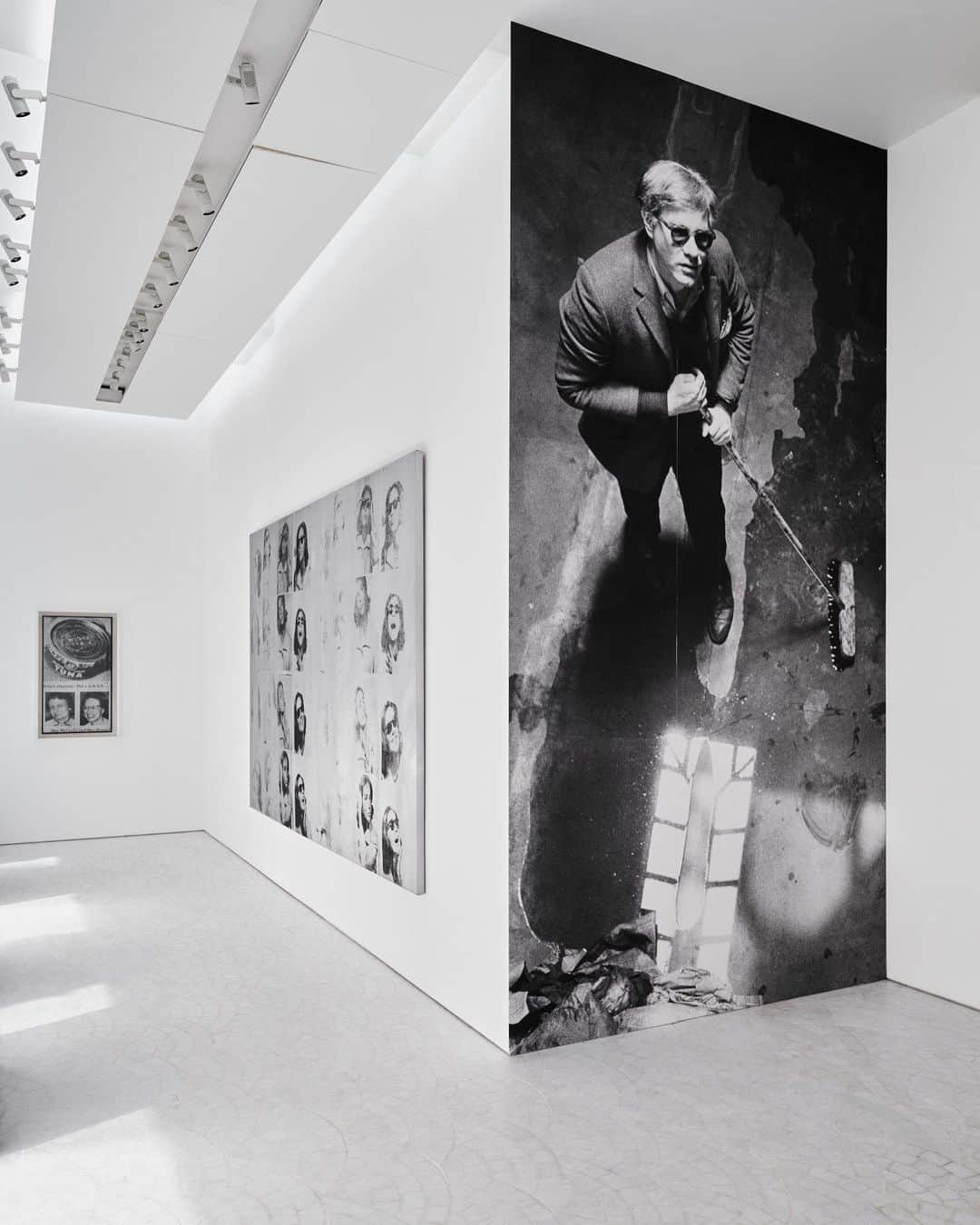 ガゴシアン・ギャラリーさんのインスタグラム写真 - (ガゴシアン・ギャラリーInstagram)「“Silver Screen,” an exhibition of three early paintings by Andy Warhol, has been extended at Gagosian, rue de Castiglione, Paris, through August 31! On the occasion, the “Financial Times” (@financialtimes) has highlighted the show in this week's edition of “The Art Market” column.  Organized for the gallery by Jessica Beck (@j.a.beck), “Silver Screen” includes “Silver Liz,” “Ethel Scull,” and “Tunafish Disaster,” which were all completed by Warhol in 1963. Speaking to Melanie Gerlis (@mgerlis) for the piece, Beck says the artist "was beginning to investigate the underbelly of fame" in these works. Follow the link in our bio to read more. _____________ #AndyWarhol #WarholFoundation #Gagosian  Installation views, "Andy Warhol: Silver Screen," Gagosian, rue de Castiglione, Paris, June 1–August 31, 2023. Artwork © 2023 The Andy Warhol Foundation for the Visual Arts, Inc./Artists Rights Society (ARS), New York. Used with permission of the Andy Warhol Foundation (@warholfoundation). Photos: Thomas Lannes (@lannes.thomas)」7月23日 4時25分 - gagosian