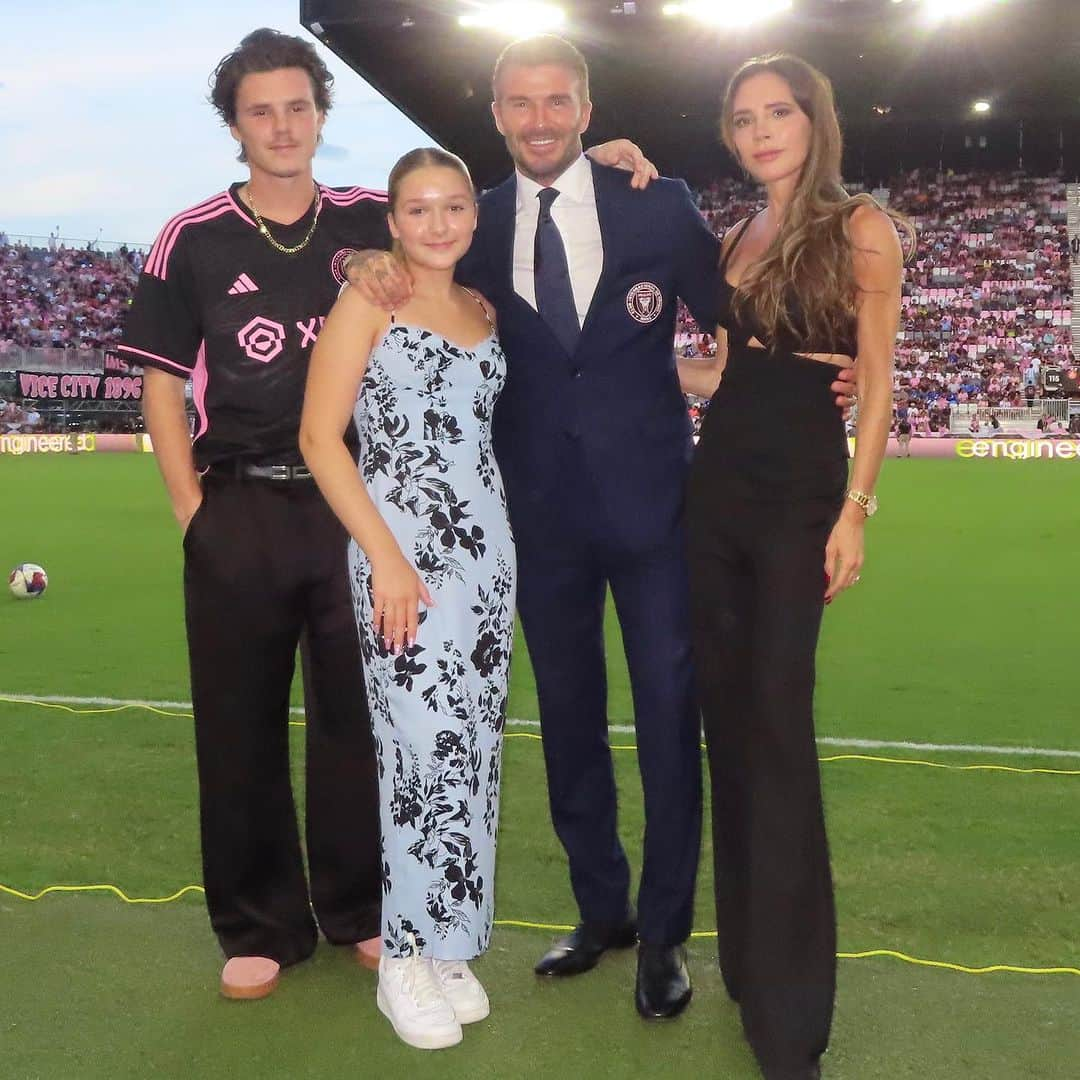 ヴィクトリアベッカムさんのインスタグラム写真 - (ヴィクトリアベッカムInstagram)「I just can’t express how proud of @davidbeckham I am.Wow! What a night in Miami!! @cruzbeckham #harperseven」7月23日 4時52分 - victoriabeckham