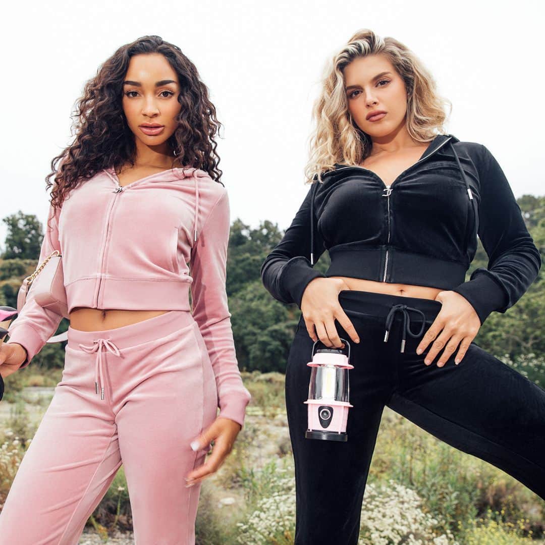 ジューシークチュールのインスタグラム：「You run into us while camping....what do you do? #JuicyCouture」