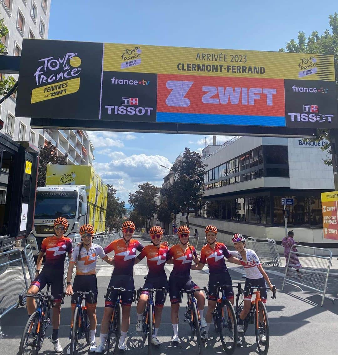 與那嶺恵理のインスタグラム：「HERE WE ARE 🧡 TOUR de FRANCE Femme 👭 #ClappyClappy 👏🏻😜 . .  Definitely I’m here 🇫🇷 2nd edition of @letourfemmes 💛 It might be my first/last opportunity in my life because every one dream and pursue to race here. it’s worth& honored just to be here so now  survive& do my best for our best 8 stages with @hphcycling girls&staffs 🧡💜  . . 📸: A random kind guy 👱🏻‍♂️ #今日のTDFFのエリさん　#HumanPoweredHealth」