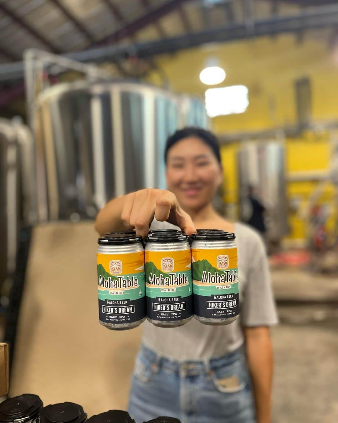 alohatable_waikikiさんのインスタグラム写真 - (alohatable_waikikiInstagram)「Have you tried @alohabeerco? We can’t wait to see what you think 😃   #zetton #alohabeer #beer #drinks #islanddrinks #refreshing」7月23日 5時09分 - alohatable_waikiki