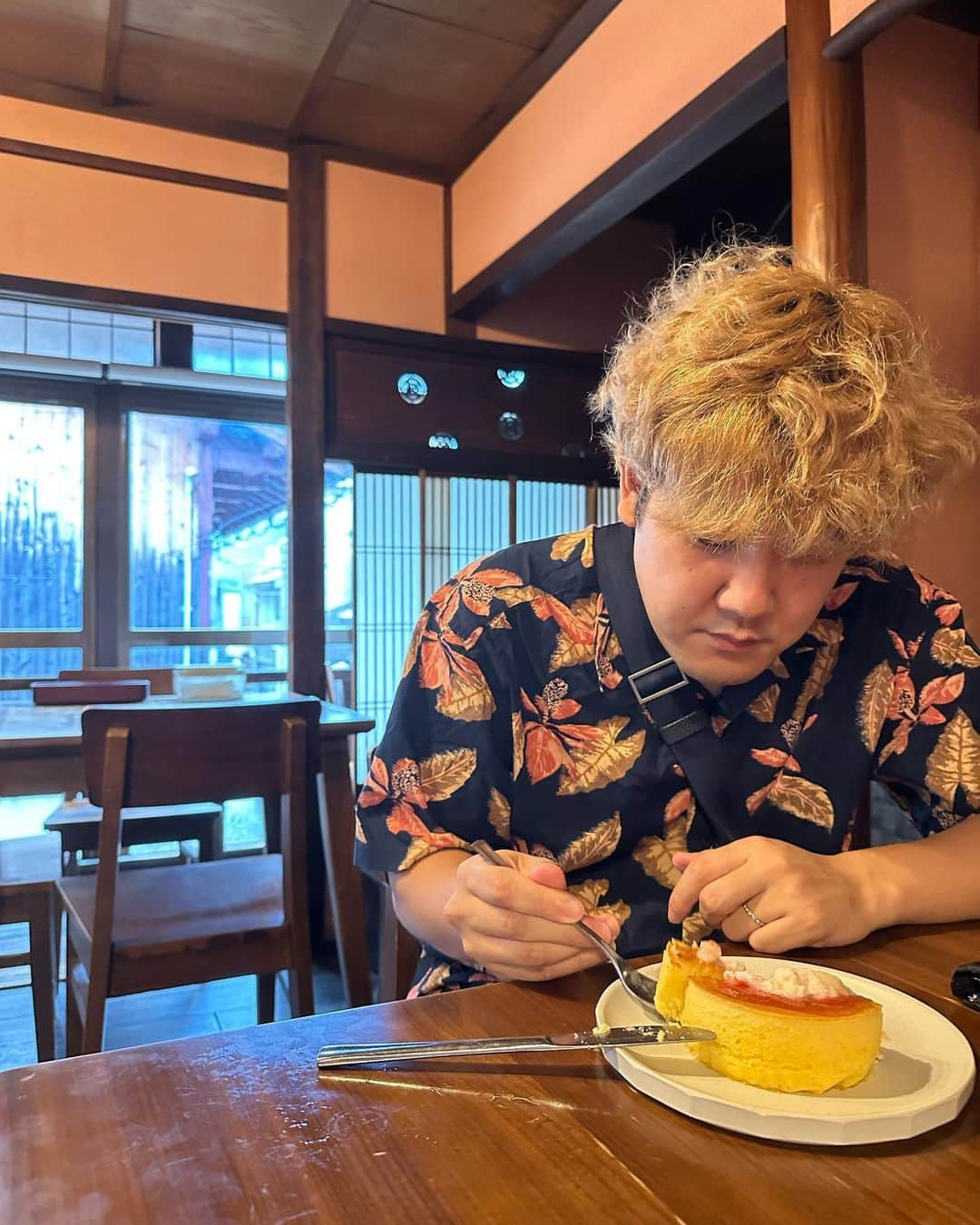 でんがんのインスタグラム：「夫婦での休日のひととき パンケーキ食べたい🥞を実現しました！  最高においしかったまである！」