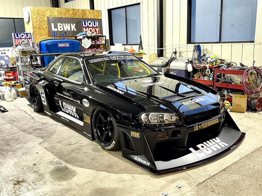 のインスタグラム：「LIBERTY WALK 　　LBWK LB⚡️silhouette  works skyline er34 Limited edtion😆  @nissan @idealjapan  @minigtofficial  @hotwheelsofficial  @sphere_light  @libertywalk_kanto  #libertywalk #hotwheels  #stance  #new #lbworks #customcar #widebody #black  #nicecar #jdm  #tuning #nissan#nissanskyline  #skyline」