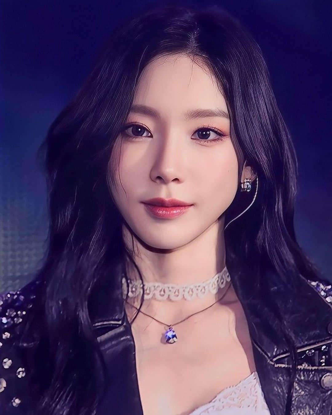 TAEYEONのインスタグラム：「taeyeon is the prettiest 🖤🪽  @taeyeon_ss  #태연 #TAEYEON」