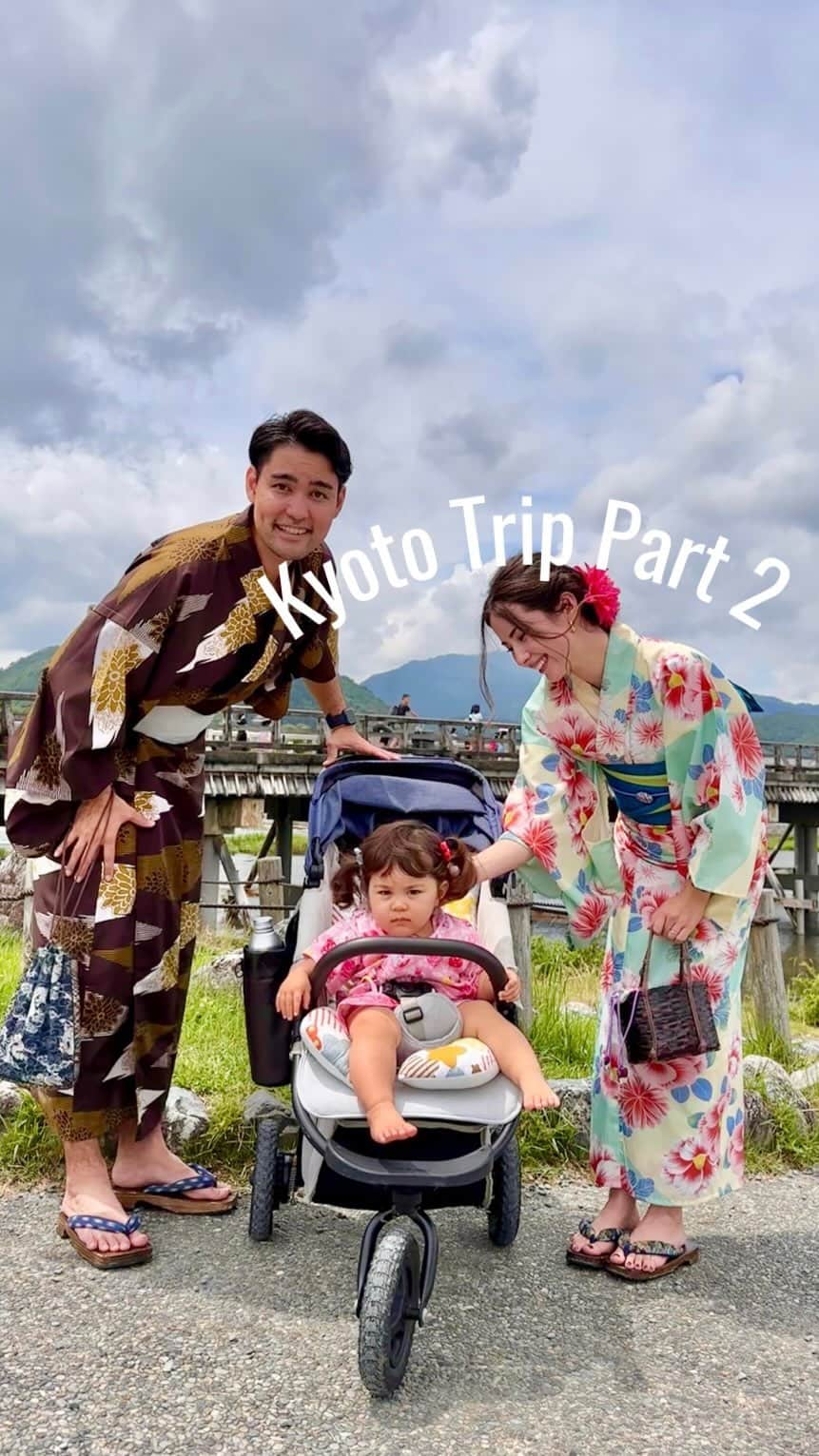 ノウィキ茉莉のインスタグラム：「Part 2 of our Kyoto Trip!  Super exciting to wear Kimonos and walk around😆  京都旅行の動画part2です✌️ 渡月橋と嵐山でお散歩してきました🧡  着物を着て歩くのが新鮮でした♪  ご覧ください〜😊 Part 3もお楽しみに〜  #1yearold #1歳 #kyototrip #子連れ旅行 #igbaby #子連れおでかけ #vacation #trip #京都旅行 #嵐山 #渡月橋 #kimono #familyvacation」