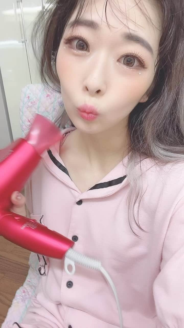 原美織のインスタグラム：「エクステつけたぴ👧🏻❤️」