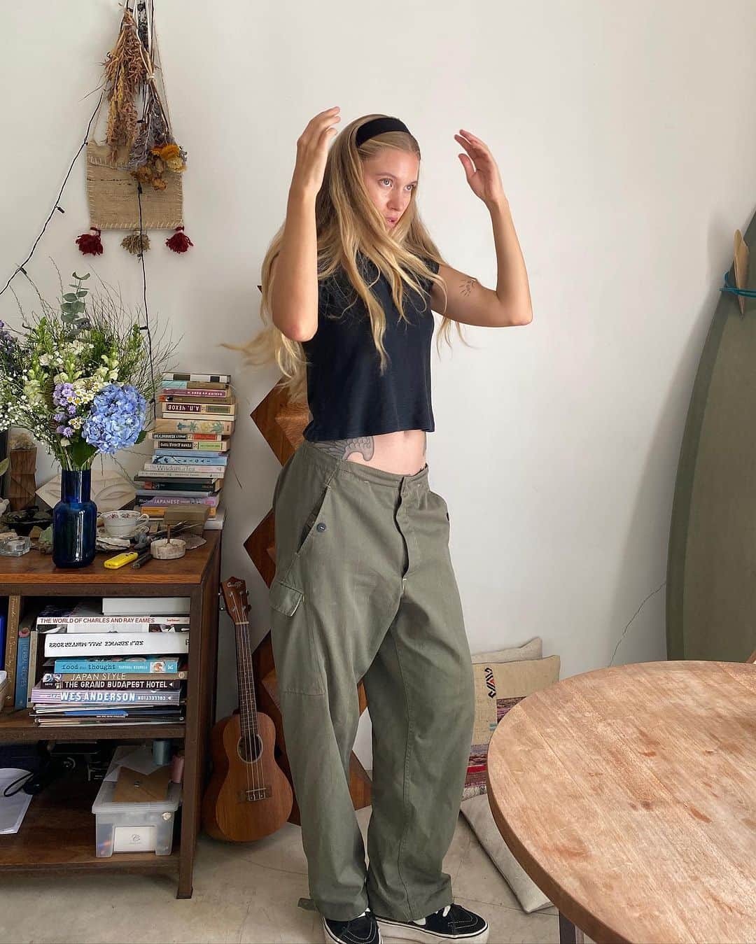 Dara Muscatのインスタグラム：「In my long-hair and headbands era 🍂🤎🕯️🍁」