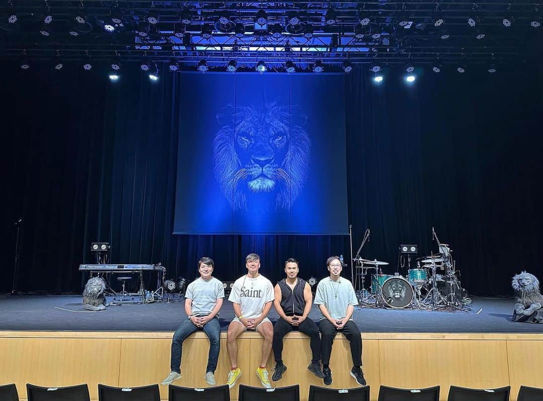 米倉利紀さんのインスタグラム写真 - (米倉利紀Instagram)「“black LION” TOUR 2023 @ TOKYO -SOLD OUT  7/23 東京・神田明神ホール DAY TWO  members are: vocal -toshinori YONEKURA drums, cajon and manipulate -yushi otsuka keys -takuo sugiura  special guest performance -rico  sound effect -eji  photography -tomoki ino  @toshi_yonekura @yushi_drumer @gori_yuta_rico @ejipiano  @minahoonodera @unchained_pandorabox  #toshinoriYONEKURA #blackLION #米倉利紀 #TOUR #大塚雄士 #杉浦琢雄 #eji #小野寺みなほ #chris #rico #井野友樹」7月23日 15時17分 - toshi_yonekura
