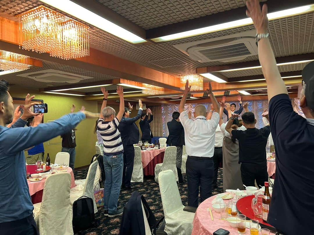 大西宏幸さんのインスタグラム写真 - (大西宏幸Instagram)「昨日は青山繁晴 参院議員（日本の尊厳と国益を護る会 代表）を講師にお迎えし『第1回 護る塾 in大阪』を開催しました。  国のまつり（政）には確固とした国家観•歴史観•人間観•政局観•経済観の「五つの観」に基づく独立自尊の精神が必要です。  誇りある伝統と文化を持つ我が国の歴史を再認識し、国益を見据えた力強い外交を展開して行くにも、学びの場として今後数ヶ月に一度の頻度で開催していきたいと考えています。  #大西宏幸 #大阪1区 #前衆議院議員 #元防衛大臣政務官 #元内閣府大臣政務官 #東成区 #天王寺区 #浪速区 #中央区 #西区 #港区 #護る塾 #青山繁晴 #参議院議員」7月23日 15時12分 - hiroyukionishi