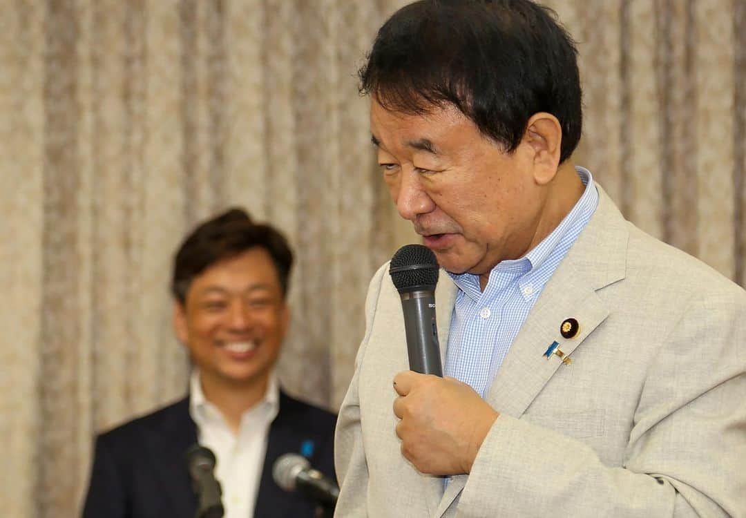 大西宏幸さんのインスタグラム写真 - (大西宏幸Instagram)「昨日は青山繁晴 参院議員（日本の尊厳と国益を護る会 代表）を講師にお迎えし『第1回 護る塾 in大阪』を開催しました。  国のまつり（政）には確固とした国家観•歴史観•人間観•政局観•経済観の「五つの観」に基づく独立自尊の精神が必要です。  誇りある伝統と文化を持つ我が国の歴史を再認識し、国益を見据えた力強い外交を展開して行くにも、学びの場として今後数ヶ月に一度の頻度で開催していきたいと考えています。  #大西宏幸 #大阪1区 #前衆議院議員 #元防衛大臣政務官 #元内閣府大臣政務官 #東成区 #天王寺区 #浪速区 #中央区 #西区 #港区 #護る塾 #青山繁晴 #参議院議員」7月23日 15時12分 - hiroyukionishi