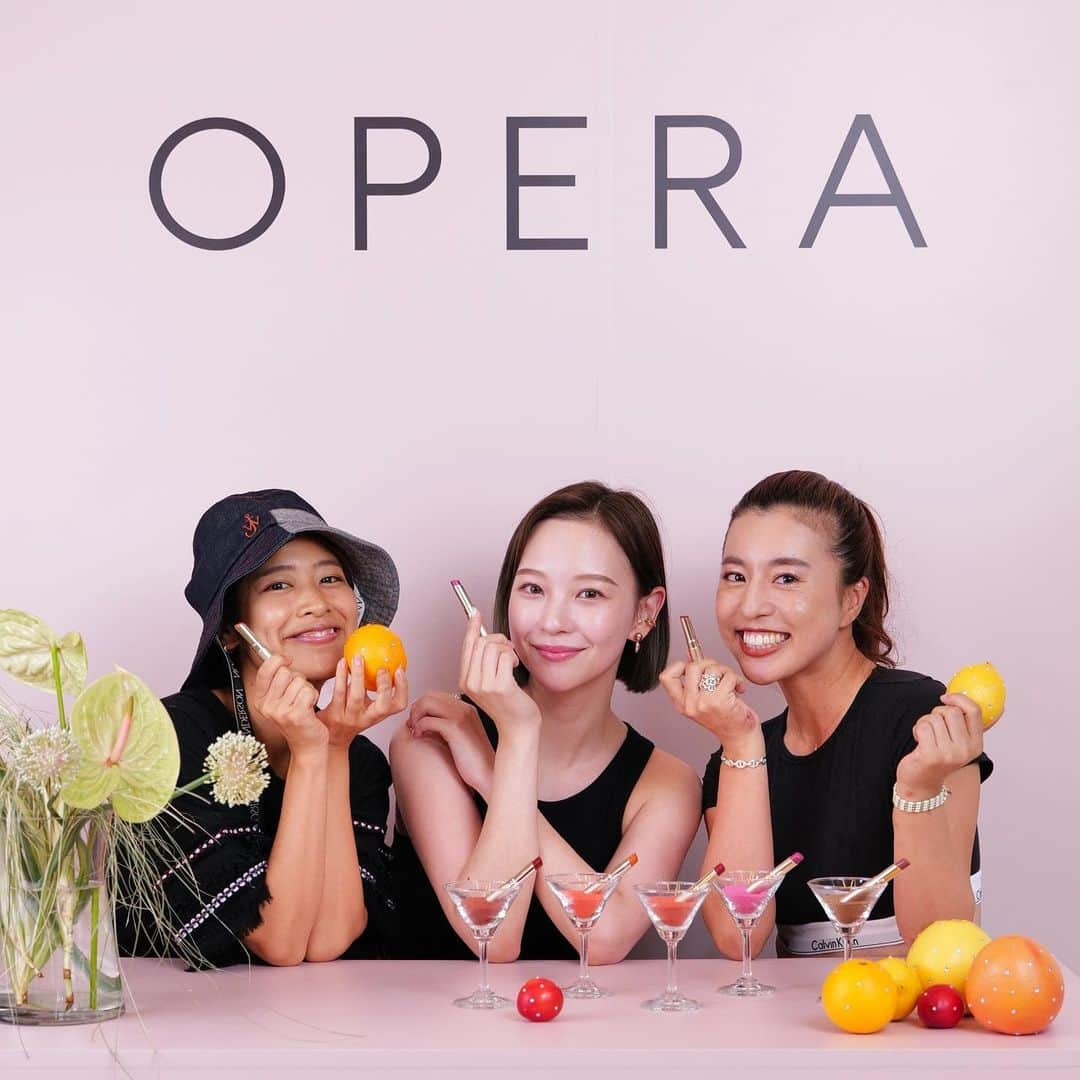 岡田ゆり子のインスタグラム：「🌷🌷🌷  OPERAのイベントにみんなで行ってきたよ💄  どのカラーも可愛かったなーっ🥰 使うのたのしみ💓  #OPERA #シアーマットリップスティック  #ティント #オペラリップティント  #マットリップ #オペラ」