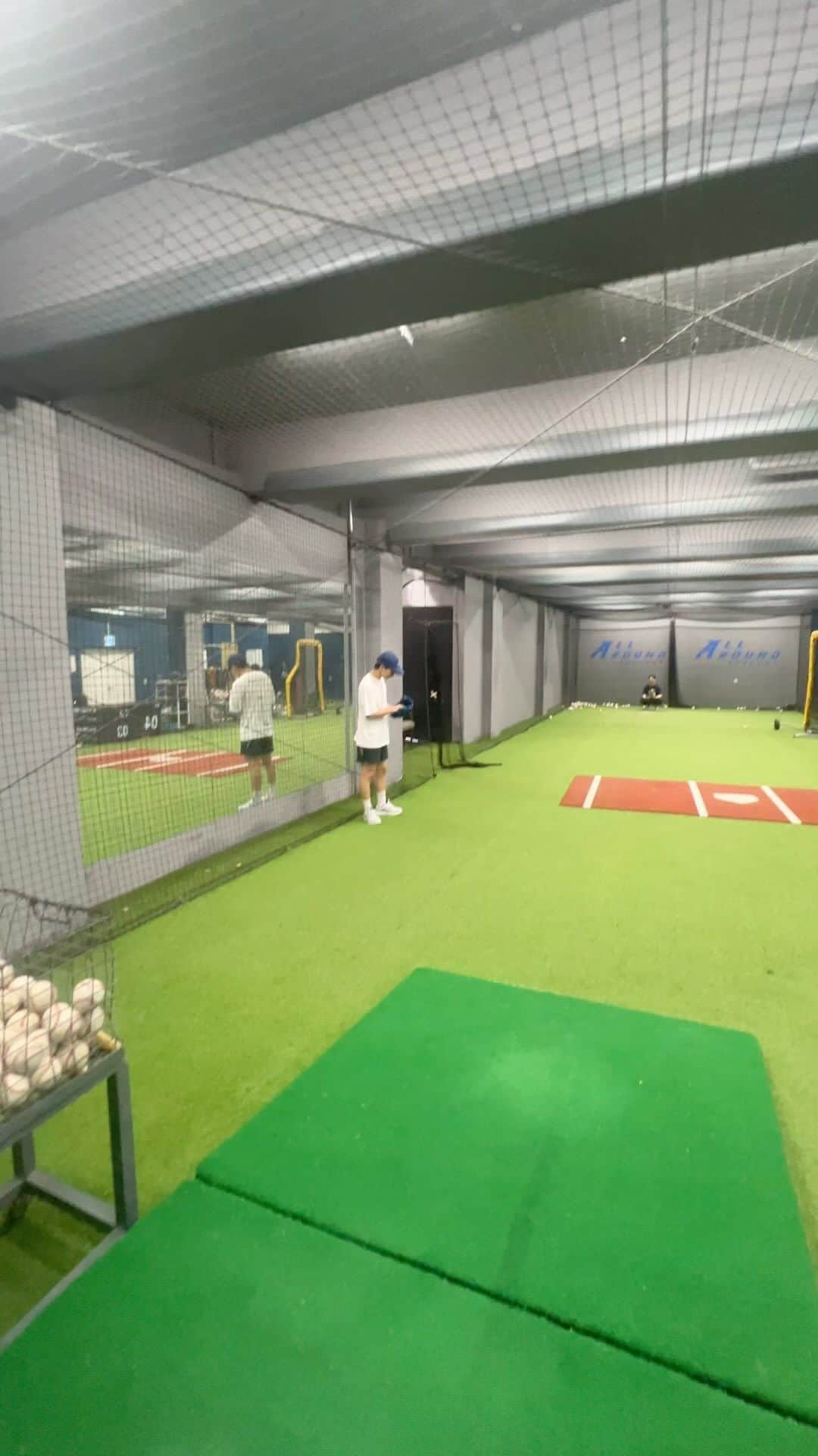 ウングァンのインスタグラム：「인생 첫 시구⚾️를 위해 정말 열심히 연습했습니다 !! 할수있다 가자ㅏㅏㅏㅏㅏㅏㅏ!!!!!! 롯데 자이언츠 화이팅!!!!!!!!!!!!!!!!!!」