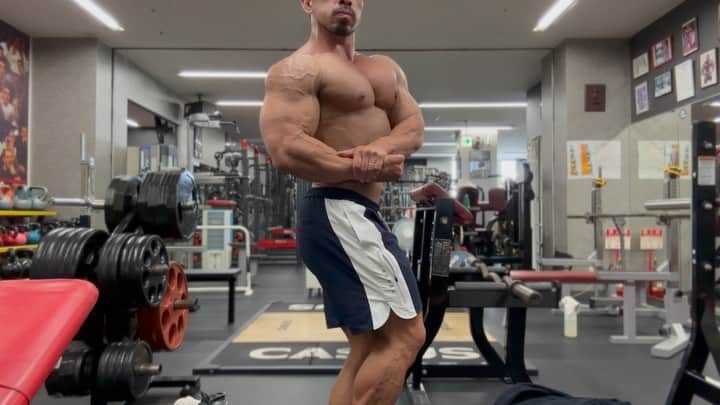 湯浅幸大のインスタグラム：「TOKYO PROまで…5weeks out   そして、来週末は @evolgear.gym ！ 福岡行くの楽しみだな！  @bossofoutlaw」