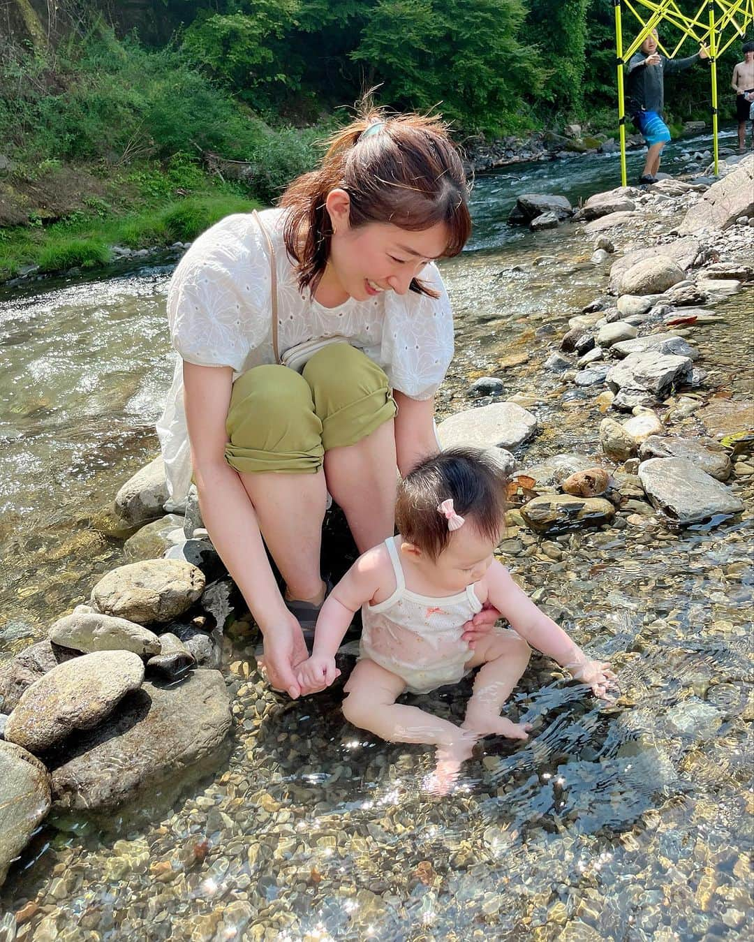 森木美和さんのインスタグラム写真 - (森木美和Instagram)「夏！☀️  初川遊び♡ ぜんぜん嫌がる様子なかったから、肌着でちゃぷちゃぷ遊ばせちゃった😊  小石を拾って楽しそうでした。  次は水着持っていきましょ♡  川の水、気持ちよかったー😍  #水キレイ#東京#川遊び#あきる野市 #最高#赤ちゃんとお出かけ東京#夏休みの過ごし方」7月23日 15時28分 - miwamoriki