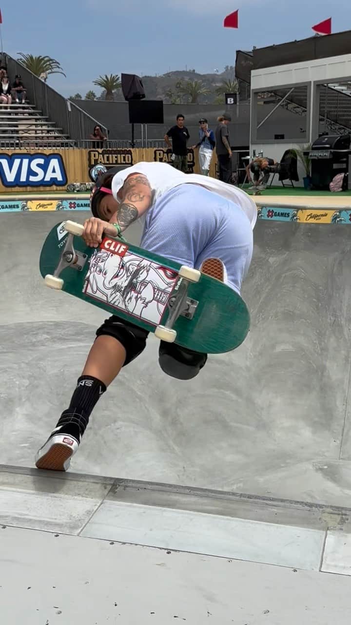 ジョーディン・バラットのインスタグラム：「super stoked to be out here in Ventura for @xgames ! Woman’s park is happening tomorrow (Sunday) at 10am! make sure to check it out.. everyone is ripping!!! so cool to see this next generation killing it and pushing the level 💪🏼」