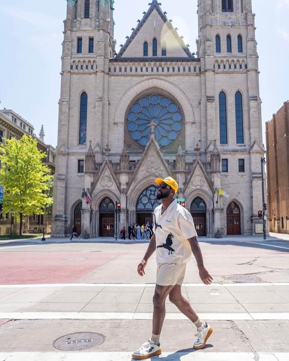 ドウェイン・ウェイドのインスタグラム：「Where it all started! Grateful for our continued partnership with @MarquetteU and championing literacy in Milwaukee. Very proud of @tragilwade and the amazing work we are doing with the Tragil Wade Johnson reading program 🙏🏾📚」