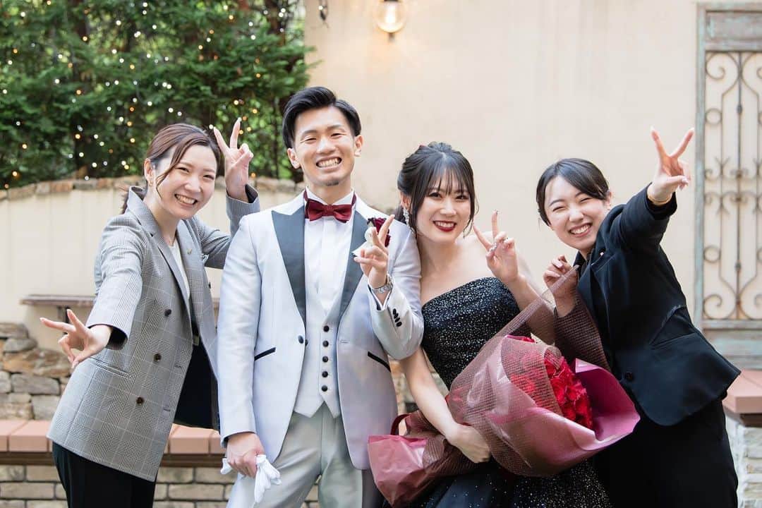 アニヴェルセル 大阪 公式のインスタグラム：「*  特別な日だからこそ 特別な時間を過ごしたい＊  おふたりと過ごす時間は スタッフにとっても とても大事なひととき  そんな大切な記念日の お手伝いができることを とても幸せに思います♡  @anniversaire_official  @anniversaire_osaka   #結婚式 #ウェディング #アニヴェルセル #アニヴェルセル大阪 #大阪結婚式場 #大阪結婚式 #なんば結婚式 #なんば結婚式場  #プレ花嫁 #アニ嫁 #2023花嫁 #2024花嫁 #式場見学 #ブライダルフェア #フォトウェディング #ウエディングフォト #大聖堂 #大聖堂ウェディング」