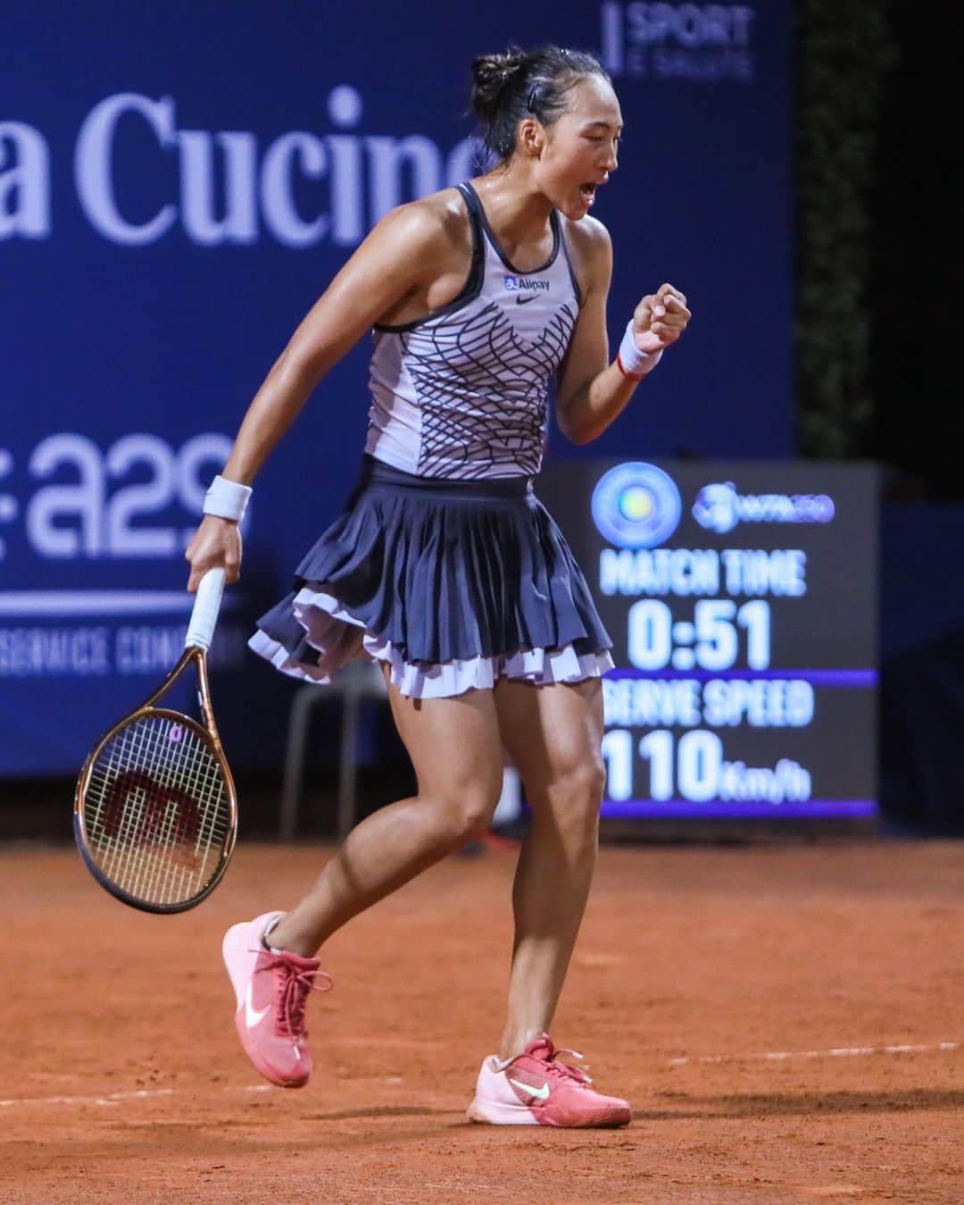 WTA（女子テニス協会）のインスタグラム：「Sunday Showdown 👏  📍Palermo [5] Paolini vs [2] Zheng [1] Sizikova/Zimmerman vs Rosatello/Moratelli  📍Budapest   [LL] Timofeeva vs Baindl Aney/Siskova vs Stollar/Piter  #HUNGP23 #PLO23」