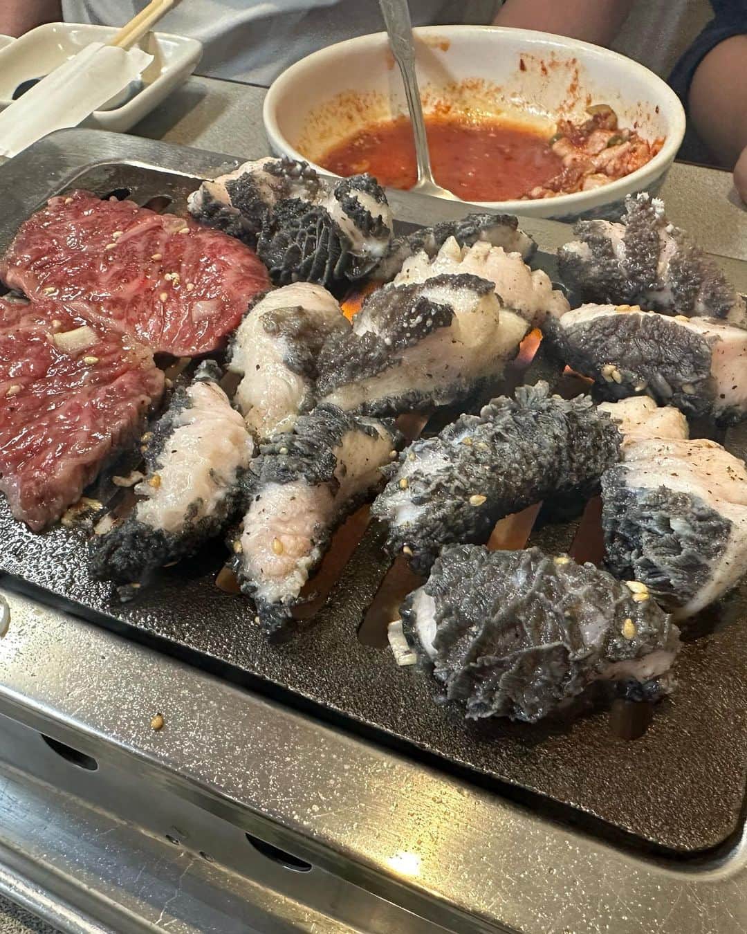栗原友さんのインスタグラム写真 - (栗原友Instagram)「魚屋の大先輩、松本夫妻と定例のモランボンで食事。待受画面にするほど大好きなモランボンの肉。 今回も最高の中の最高で、最高でした。久しぶりによーく眠れた‼️あと少しで夏休み‼️」7月23日 8時30分 - kuri__tomo